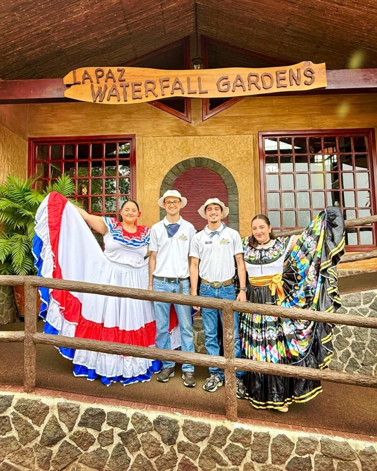 Combo tour Doka, La Paz Waterfall garden y Poas